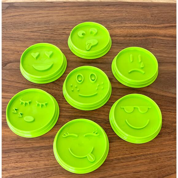 A Pampered Chef Baking Set of 7 Emoji Cookie Cutters/Coasters 1443 Green Circle - Picture 1 of 5